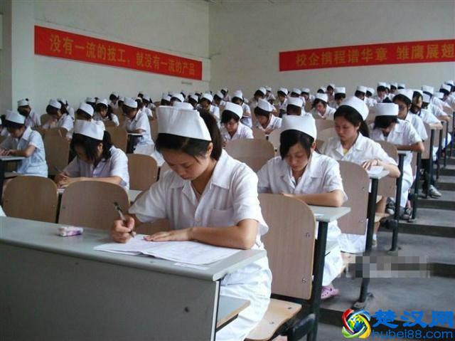 四川最好的卫校—成都医学院附属护士学校