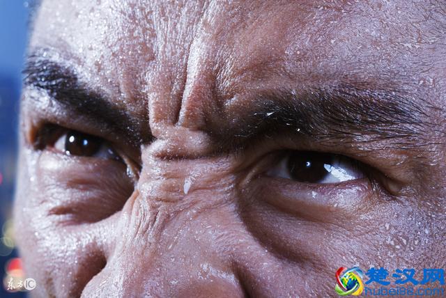 手心脚心出汗是怎么回事?什么样的人特别容易紧张出汗?