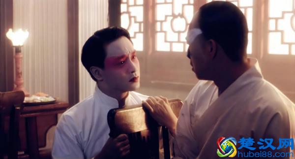 张国荣、张丰毅主演的《霸王别姬》，究竟讲了一个怎样的故事？