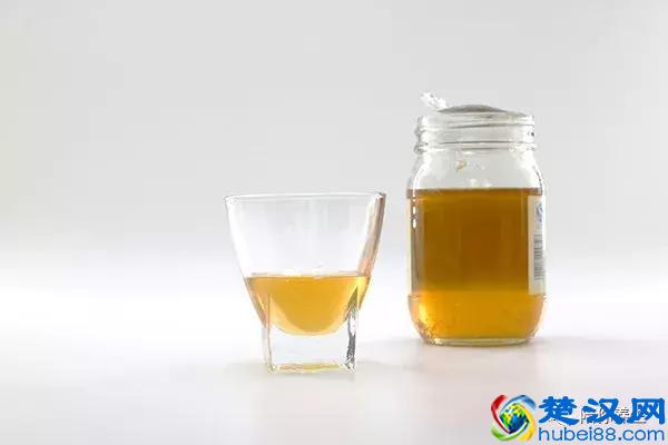 蜂蜜真有这么多养生功效吗 食用时要注意些什么
