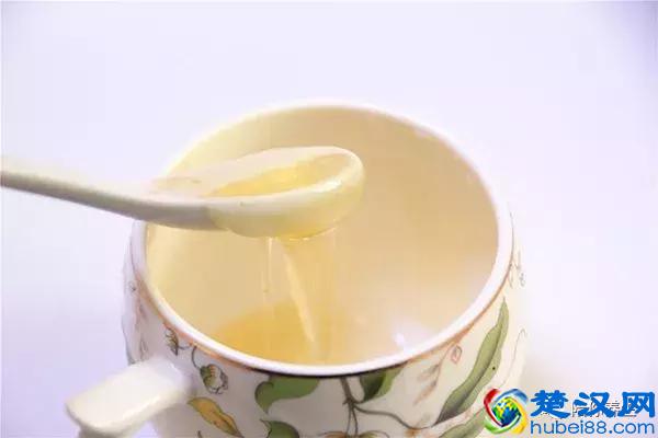 蜂蜜真有这么多养生功效吗 食用时要注意些什么