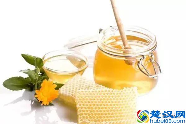 蜂蜜真有这么多养生功效吗 食用时要注意些什么