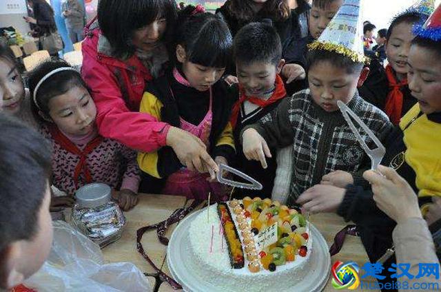 孩子10岁生日，你邀请同学了吗？生日礼物也需讲究！