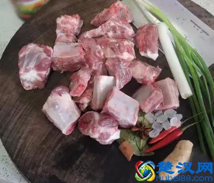 红烧排骨很详细的做法，超级好吃，全家人都喜欢吃，吃货快收藏