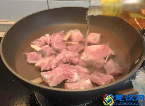 红烧排骨很详细的做法，超级好吃，全家人都喜欢吃，吃货快收藏