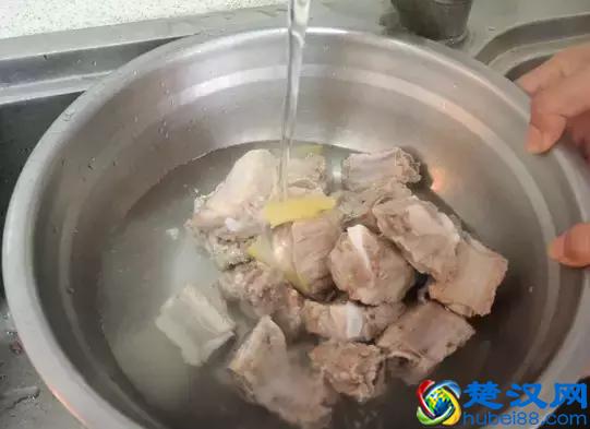 红烧排骨很详细的做法，超级好吃，全家人都喜欢吃，吃货快收藏