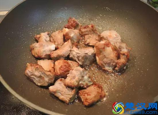 红烧排骨很详细的做法，超级好吃，全家人都喜欢吃，吃货快收藏