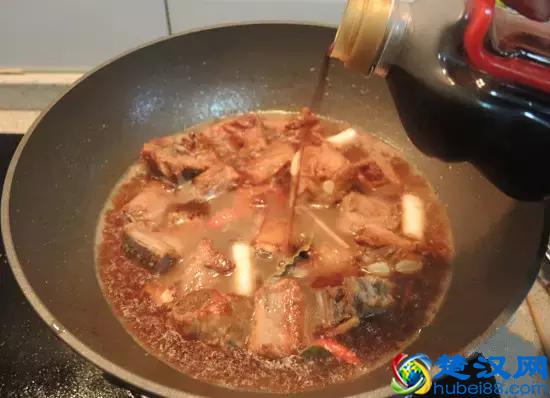 红烧排骨很详细的做法，超级好吃，全家人都喜欢吃，吃货快收藏