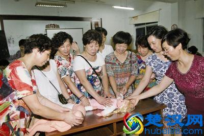 哪里有免费的月嫂培训？免费的培训四五千工资你愿意吗？