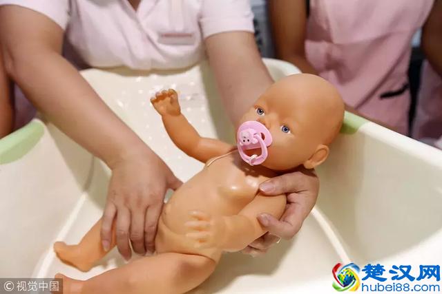 6年工资涨3倍！青岛月嫂月薪高达16800元！看完不淡定了