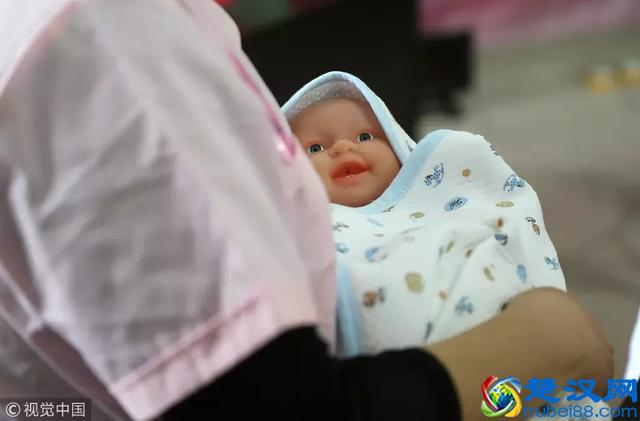 6年工资涨3倍！青岛月嫂月薪高达16800元！看完不淡定了