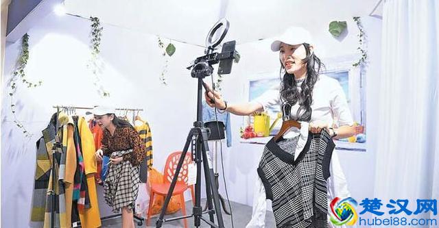 义乌篁园市场服装购物节:2000家商户让利 多重优惠来袭