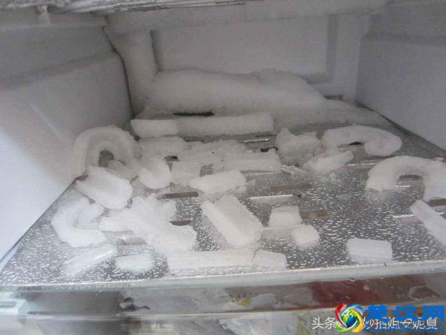 冰箱结冰不用怕，千万别硬砸，只要2个小窍门，快速除冰不伤冰箱