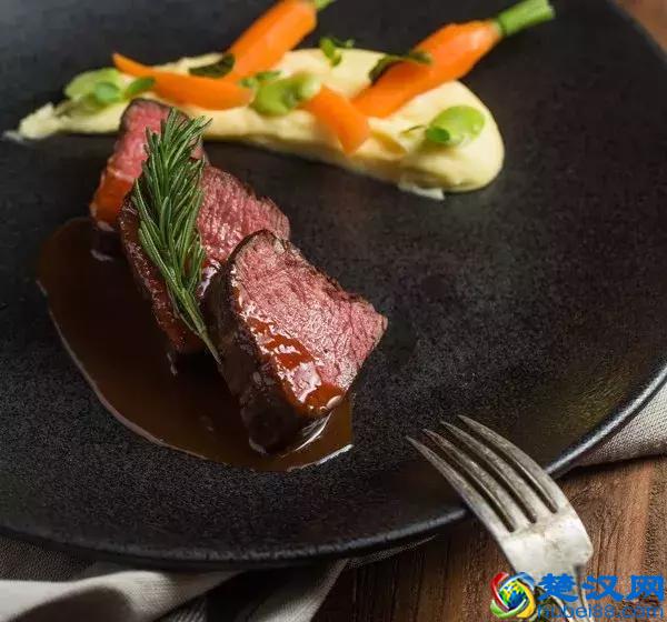 牛排用什么做配菜最好？牛排怎么配菜才地道呢？