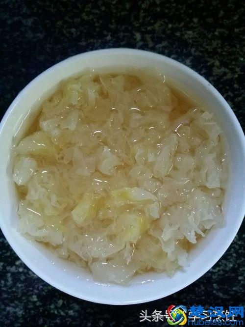 银耳百合红枣汤：常喝的人，气色都很好，不过这美食也有“禁忌”