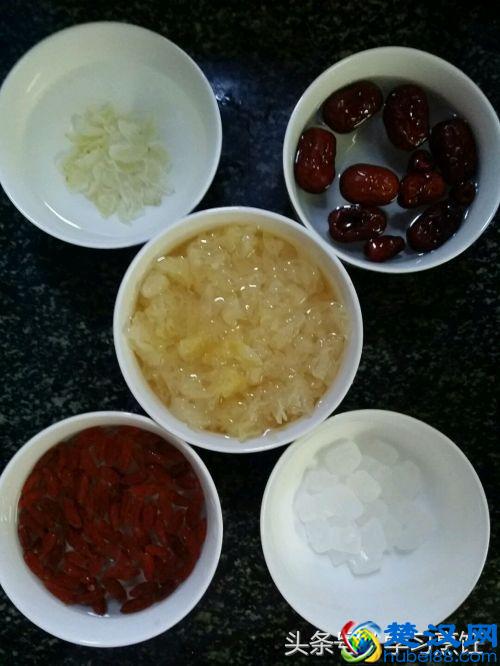 银耳百合红枣汤：常喝的人，气色都很好，不过这美食也有“禁忌”