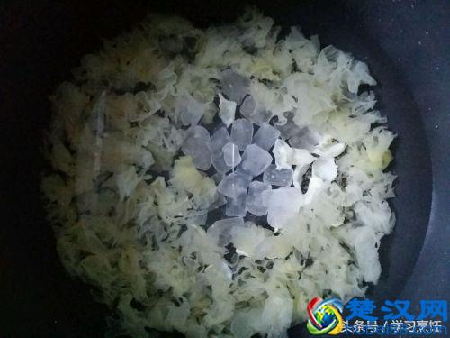 银耳百合红枣汤：常喝的人，气色都很好，不过这美食也有“禁忌”