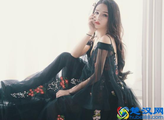 开门查水表！女装大佬被带走，还有这种操作？