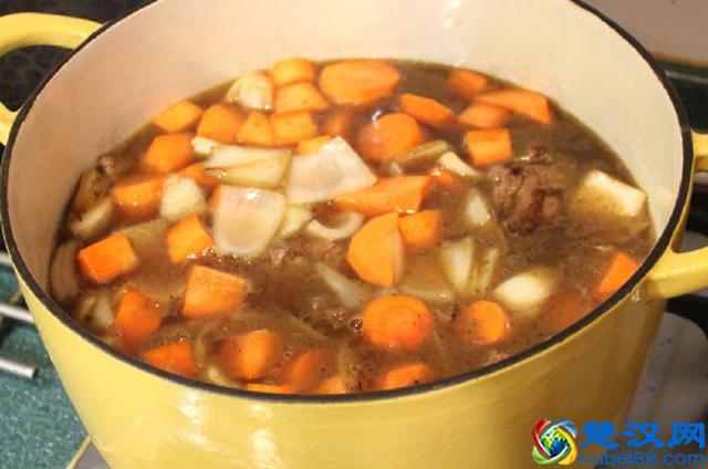 炖牛肉只要一点技巧，炖出来的牛肉又嫩又入味，比饭店还好吃！