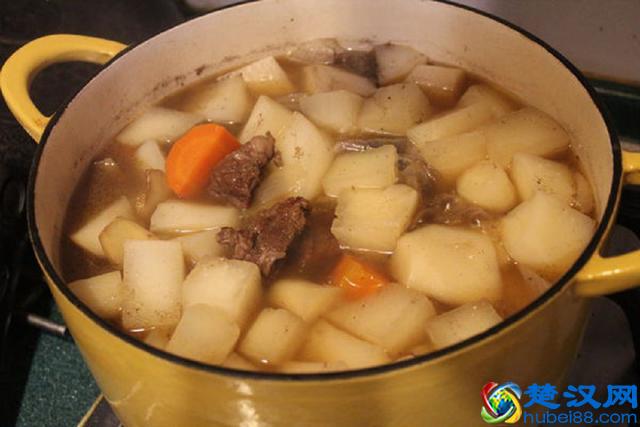 炖牛肉只要一点技巧，炖出来的牛肉又嫩又入味，比饭店还好吃！