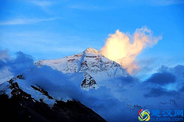 珠穆朗玛峰高达8844米，但这并非它的巅峰，因为它曾超过12000米