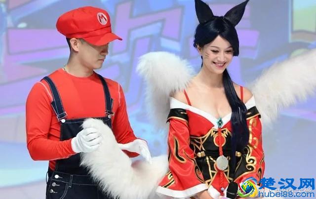 39岁“婷美”广告女神近照大曝光，网友：第四张好像发现了什么！