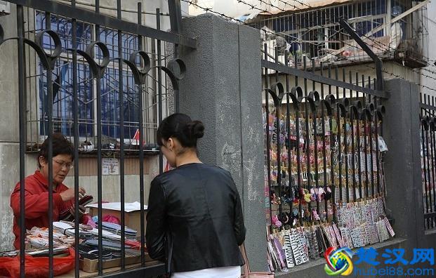 想创业做生意？为什么不到学校门口去？选对项目稳赚