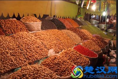 在新疆开网店，卖啥火？红枣葡萄干核桃“老三样”拼杀火爆！