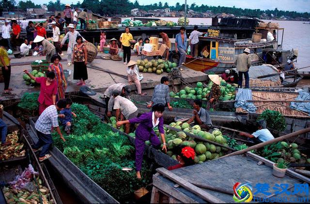 去越南旅游一个人玩一个月需要多少人民币？