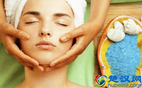 出现双下巴怎么办 按摩可去双下巴