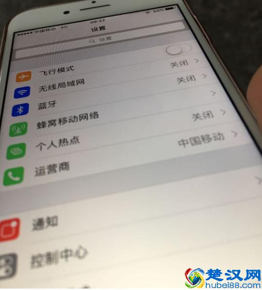iPhone发现阴阳屏，能去客服换机吗？