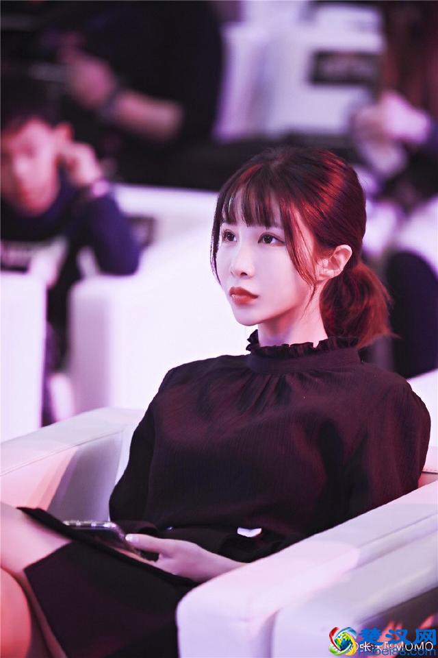 网红张沫凡变脸史：从叛逆少女到收入过亿的老板，她经历了什么？