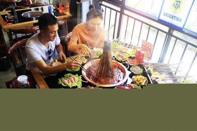 火锅底料中的红油，是用什么油制成的？