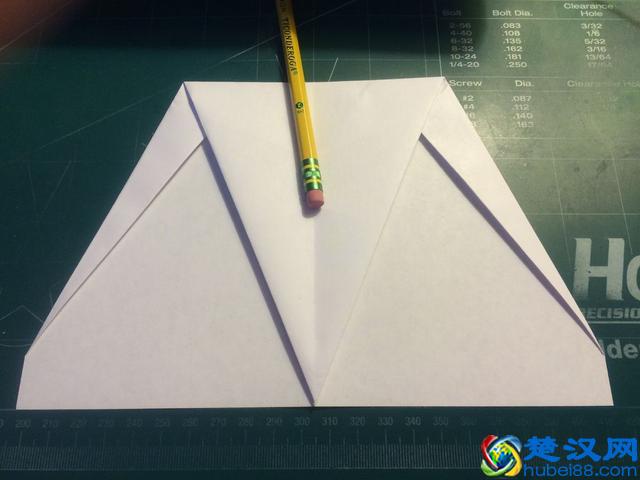 技术向:如何折出飞的很远的纸飞机?