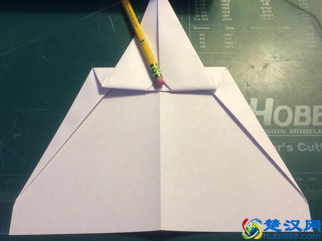 技术向:如何折出飞的很远的纸飞机?