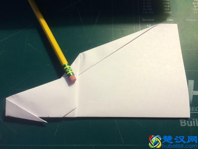 技术向:如何折出飞的很远的纸飞机?