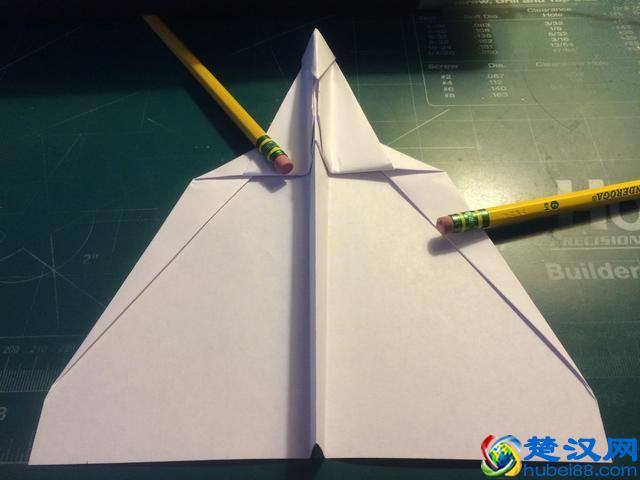技术向:如何折出飞的很远的纸飞机?