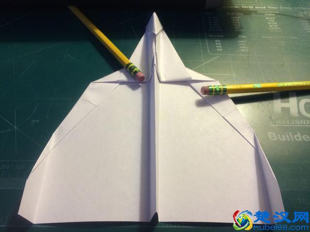技术向:如何折出飞的很远的纸飞机?