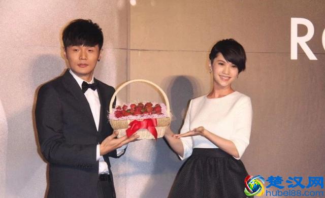 杨丞琳&李荣浩终于结婚：“我找老公，真的不看脸”