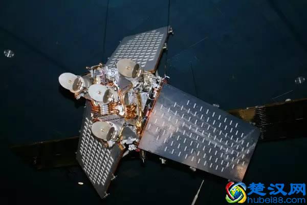 如何肉眼识别夜空中的人造卫星？