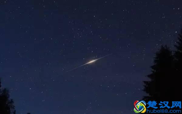 如何肉眼识别夜空中的人造卫星？