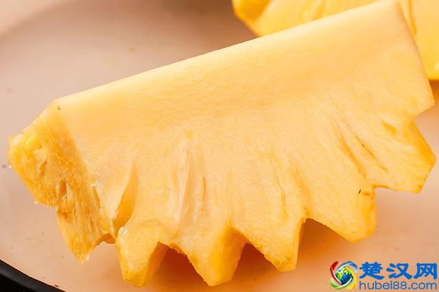 菠萝用盐水泡就错了，教你正确做法，菠萝超甜不扎嘴
