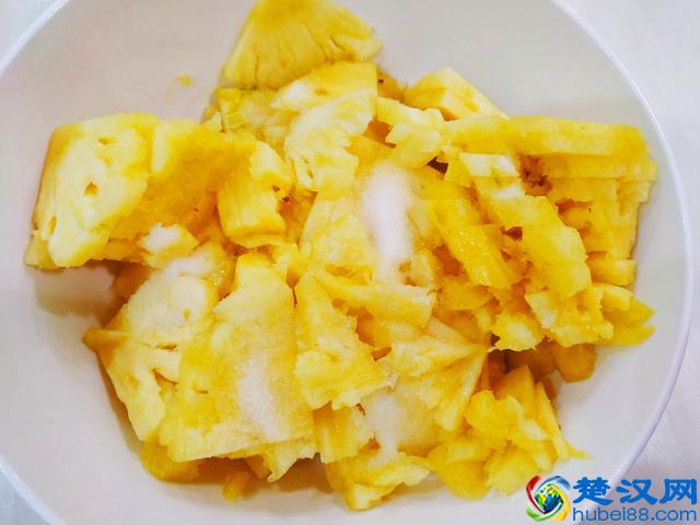 菠萝用盐水泡就错了，教你正确做法，菠萝超甜不扎嘴