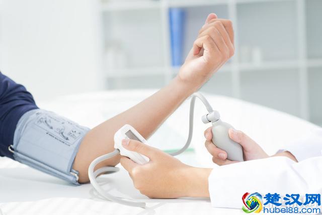 血压高了就是高血压？医生：大错特错！有个标准符合才算高血压