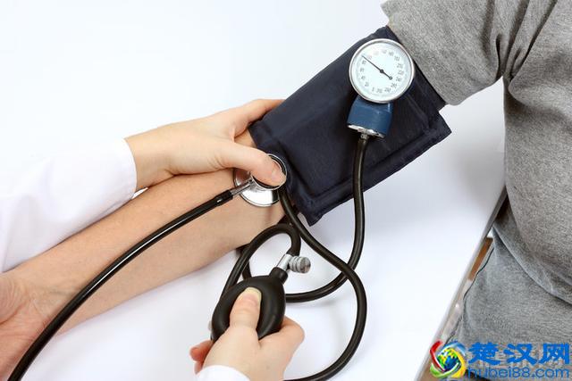 血压高了就是高血压？医生：大错特错！有个标准符合才算高血压