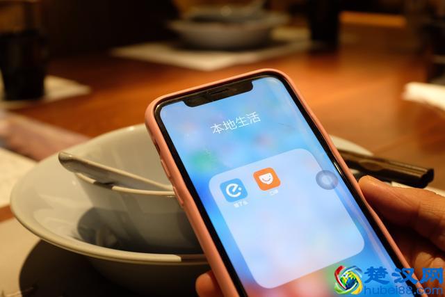 江苏首家机器人送餐智慧餐厅落户无锡  口碑饿了么推动三四线城市商户数字化升级