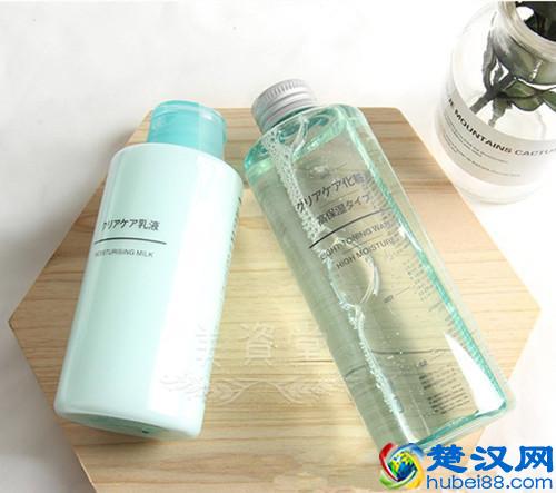 夏天油性皮肤适合什么乳液？