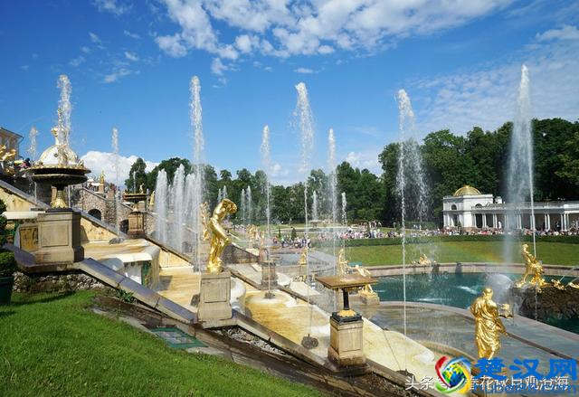 这个国家与我国互免签证，景色举世无双，更是美女如云