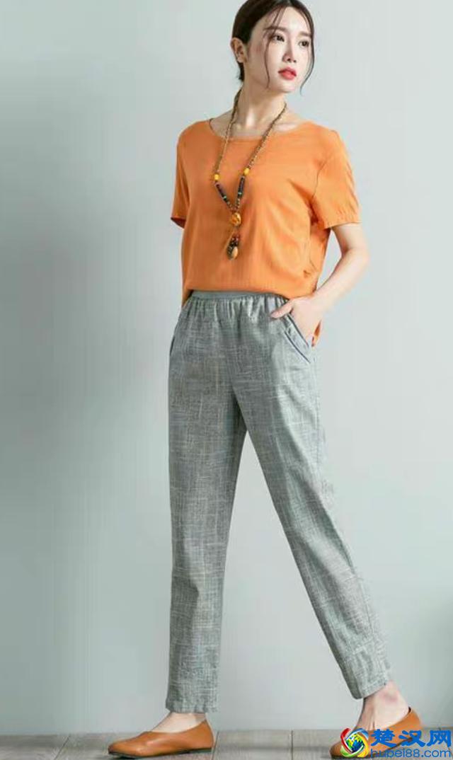 神奇的灰色裤子，你想不到的穿搭效果