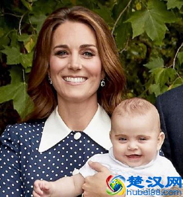 英国王室全家福曝光，小王子可爱到爆炸，威廉王子却变“光明顶”